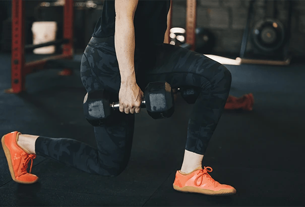 woman practicing crossfit