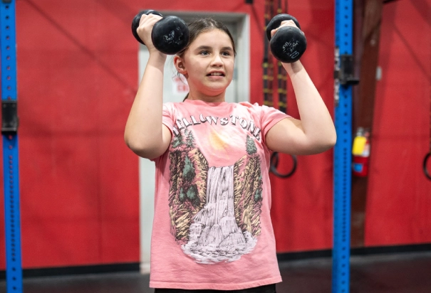 girl with two weights