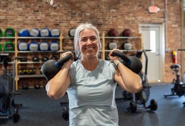 lady with 2 kettlebells